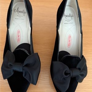 Amalfi Velvet Pumps